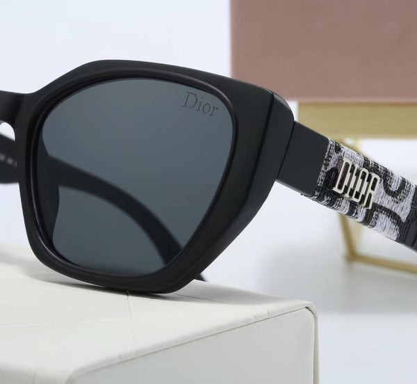 Imported  & Luxury  Initial Logo Sunglass For Women