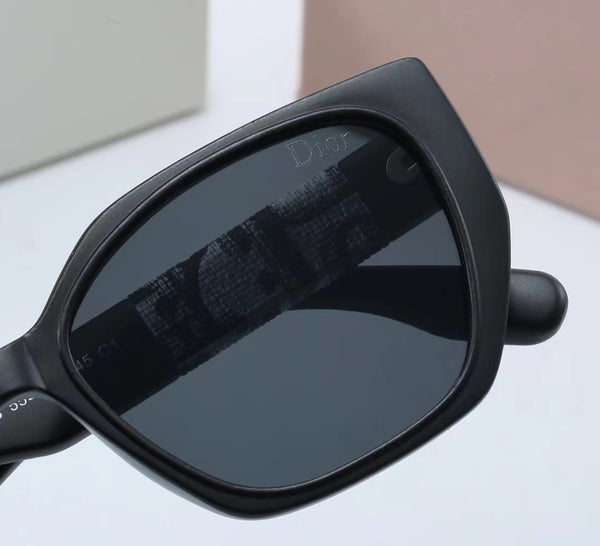 Imported  & Luxury  Initial Logo Sunglass For Women
