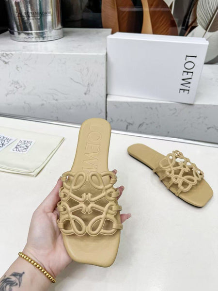 Latest Fashion Flats for Women – Featuring Engraved Detailing