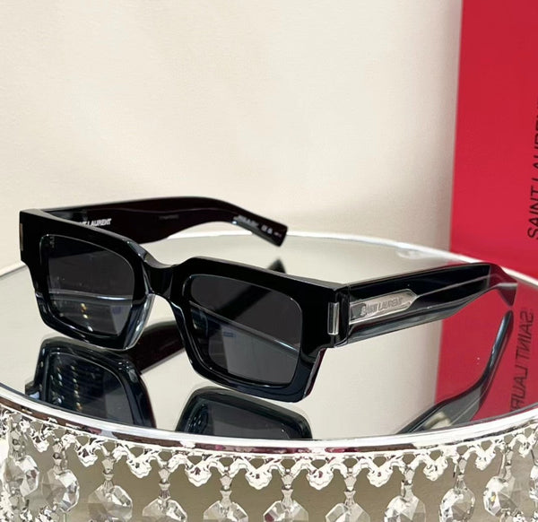 Classic line Luxurious Arms Sunglasses For Women