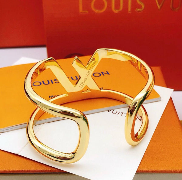 L & V Volt One Cuff, Yellow Gold And Diamonds