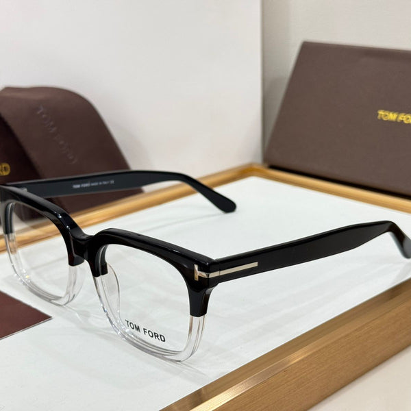 Luxury Eyeglass Frame Elegant Design with Gold Detailing