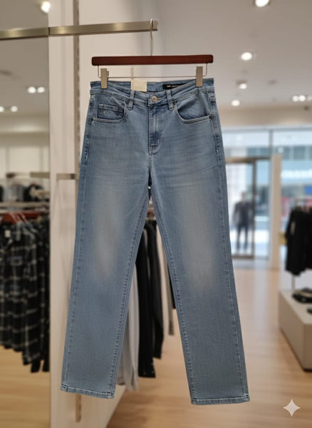 Men’s Light Blue Denim Jeans Modern Everyday Style
