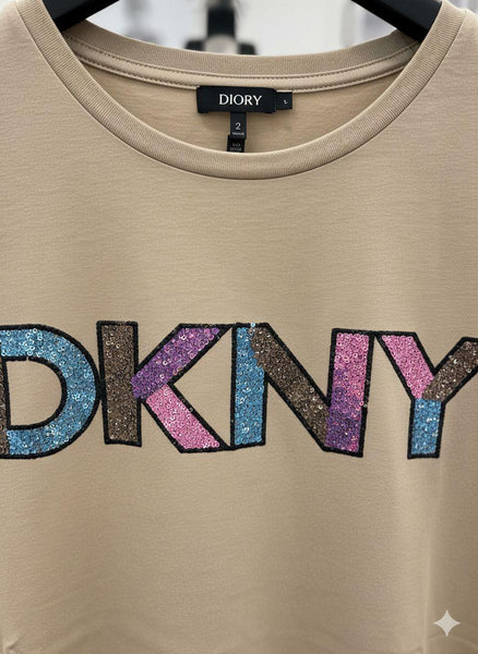 Stylish  Logo T-Shirt – Casual Chic Everyday Wear