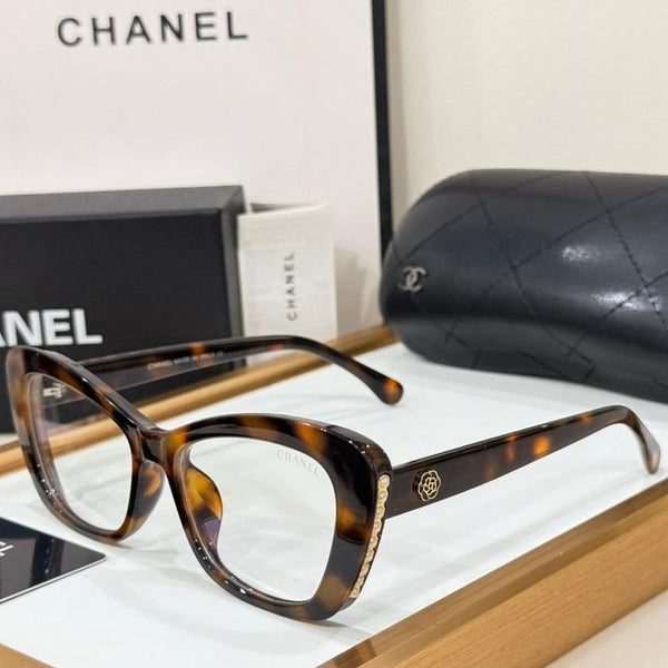 Classic Tortoiseshell Square Eyeglasses Sophisticated Everyday Style