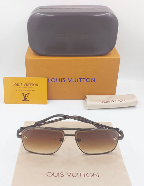 Designer  Sunglasses with Modern Temple Detailing