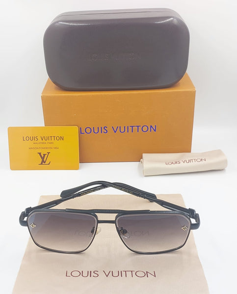 Designer  Sunglasses with Modern Temple Detailing