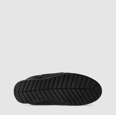 Classic Black Low-Top Sneakers with Sleek Finish