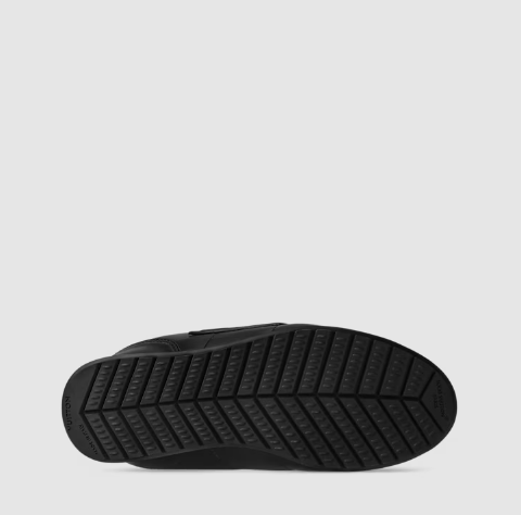 Classic Black Low-Top Sneakers with Sleek Finish