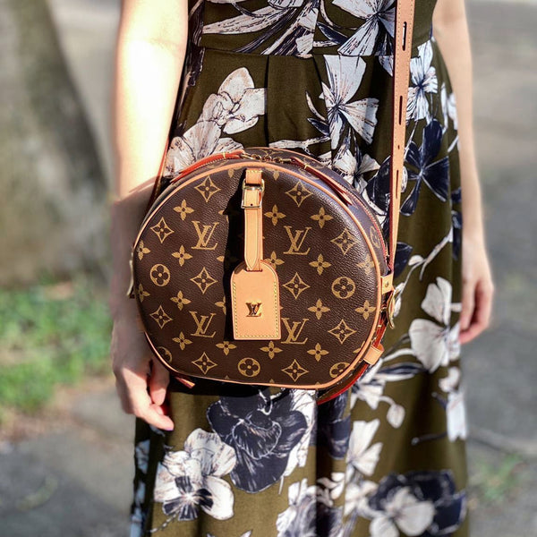 Petite Boite Chapeau Round Shape Sling Bag